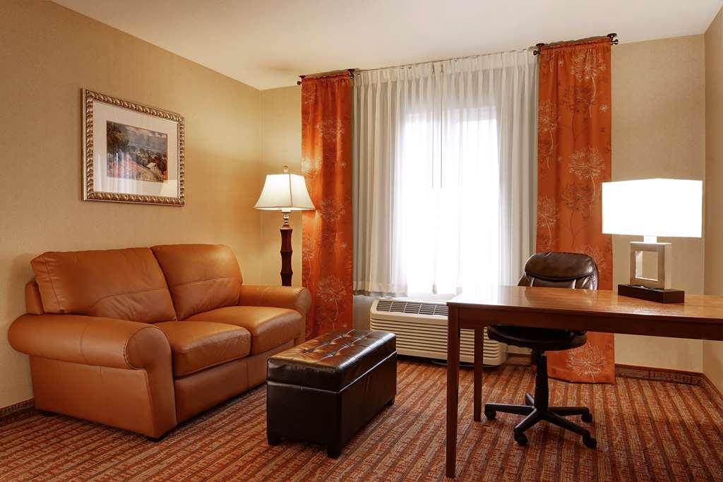 Phoenix Inn Suites Олбани Экстерьер фото