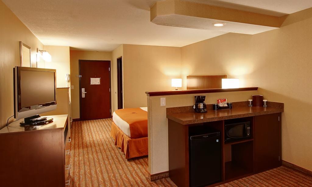 Phoenix Inn Suites Олбани Экстерьер фото