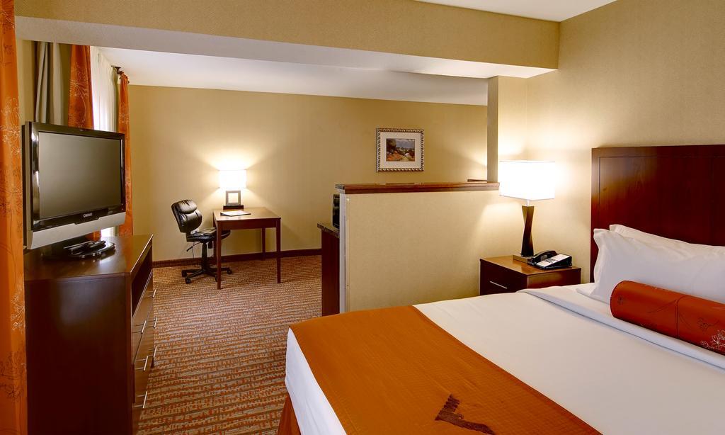 Phoenix Inn Suites Олбани Экстерьер фото